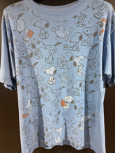 Load image into Gallery viewer, 2000s Y2K Vintage Peanuts Snoopy Faded Cartoon Tee L

