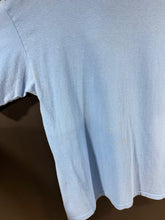 Load image into Gallery viewer, 2000s Y2K Vintage Peanuts Snoopy Faded Cartoon Tee L
