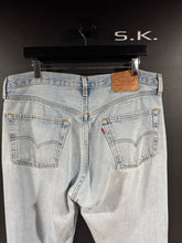 Load image into Gallery viewer, 1990s Vintage Levis Faded Distressed Knee Blow Out Denim Jeans 38
