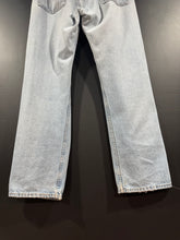 Load image into Gallery viewer, 1990s Vintage Levis Faded Distressed Knee Blow Out Denim Jeans 38

