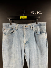 Load image into Gallery viewer, 90s / 00s Vintage Wrangler Faded Stone Wash Standard Fit Denim Jeans 36
