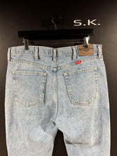 Load image into Gallery viewer, 90s / 00s Vintage Wrangler Faded Stone Wash Standard Fit Denim Jeans 36
