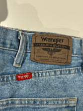 Load image into Gallery viewer, 90s / 00s Vintage Wrangler Faded Stone Wash Standard Fit Denim Jeans 36
